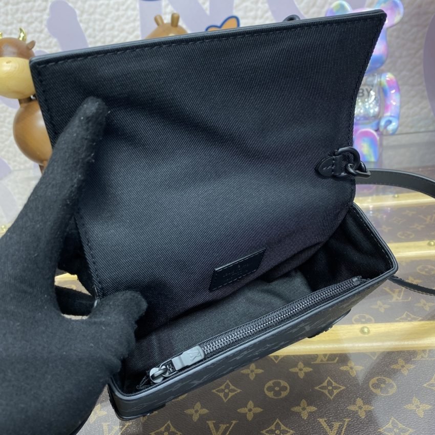 Fake Louis Vuitton Steamer Wearable Wallet Black Canvas - Image 2
