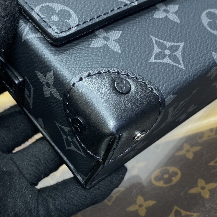 Fake Louis Vuitton Steamer Wearable Wallet Black Canvas - Image 8