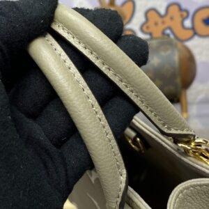 Alternative view of Replica Louis Vuitton Onthego Bb Beige