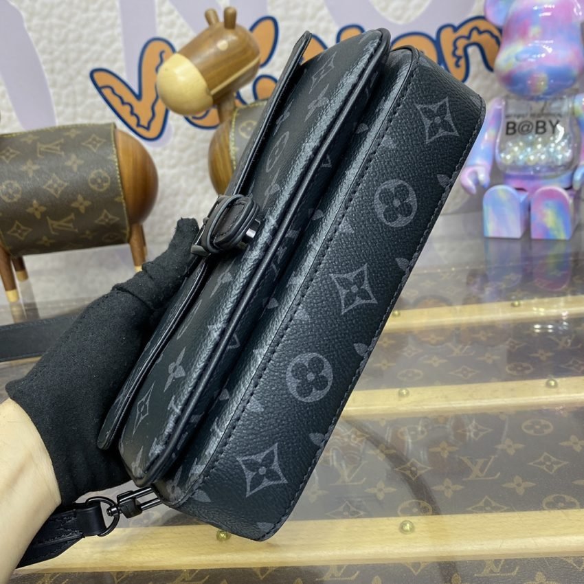 Replica Louis Vuitton Wearable Wallet Black - Image 3