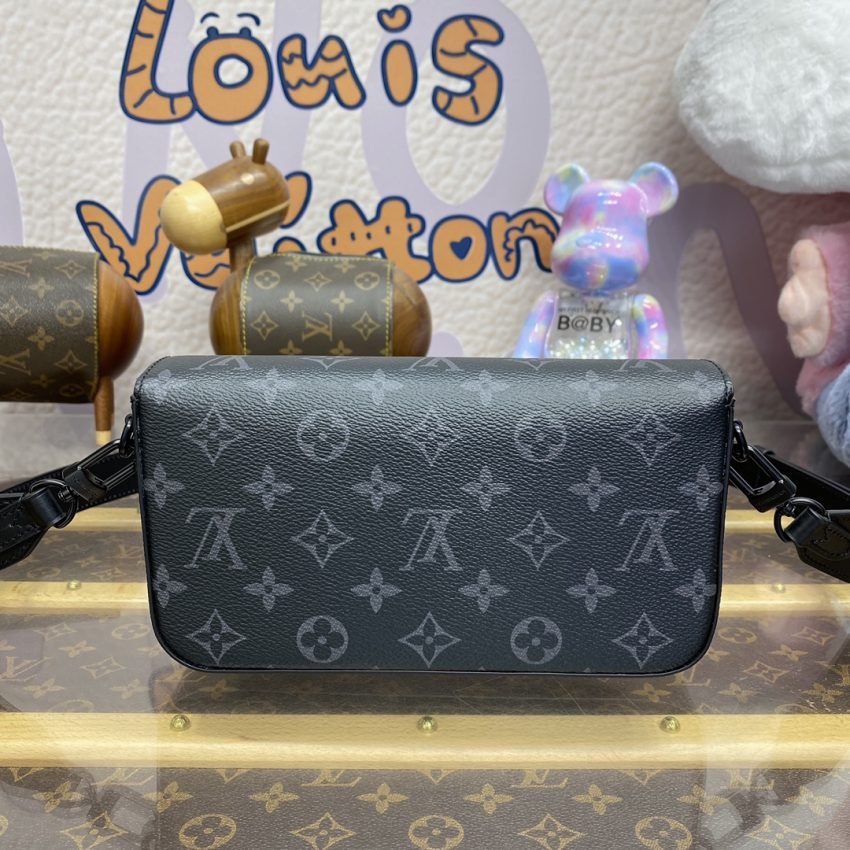 Replica Louis Vuitton Wearable Wallet Black - Image 4