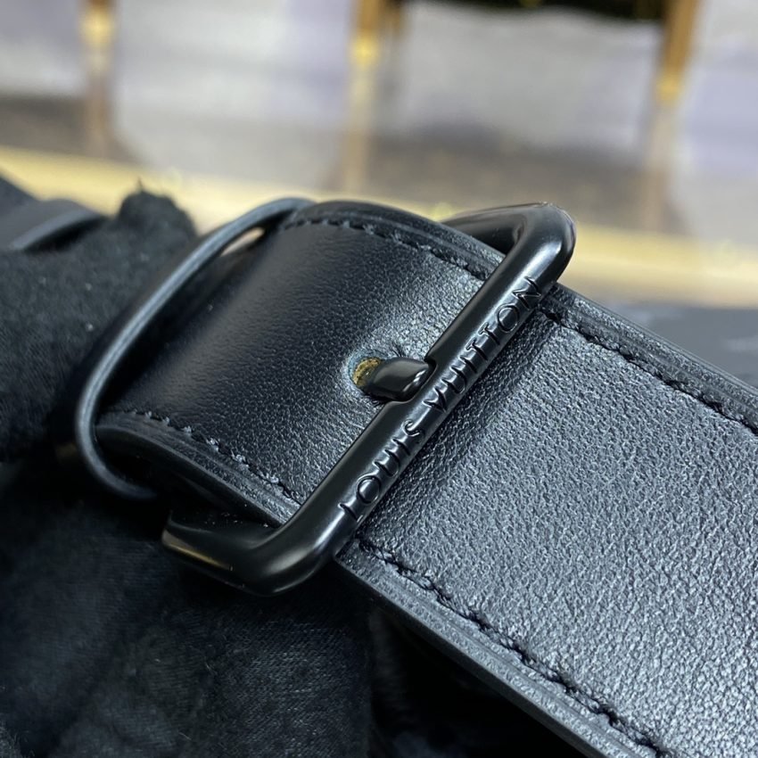 Replica Louis Vuitton Wearable Wallet Black - Image 5