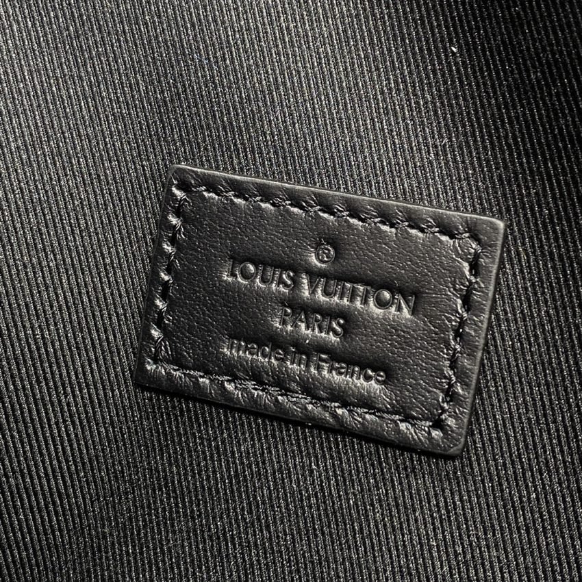 Replica Louis Vuitton Wearable Wallet Black - Image 2