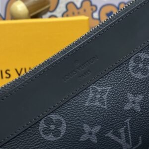 Alternative view of Fake Louis Vuitton Discovery Pochette