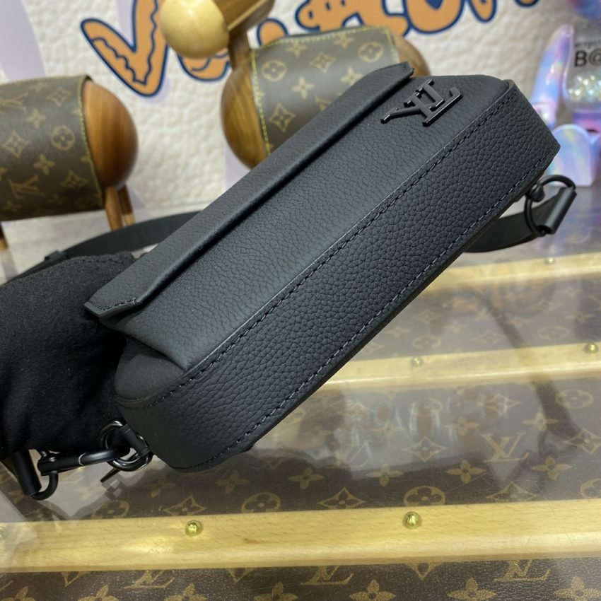 Fake Louis Vuitton Pilot Wearable Wallet Black - Image 9