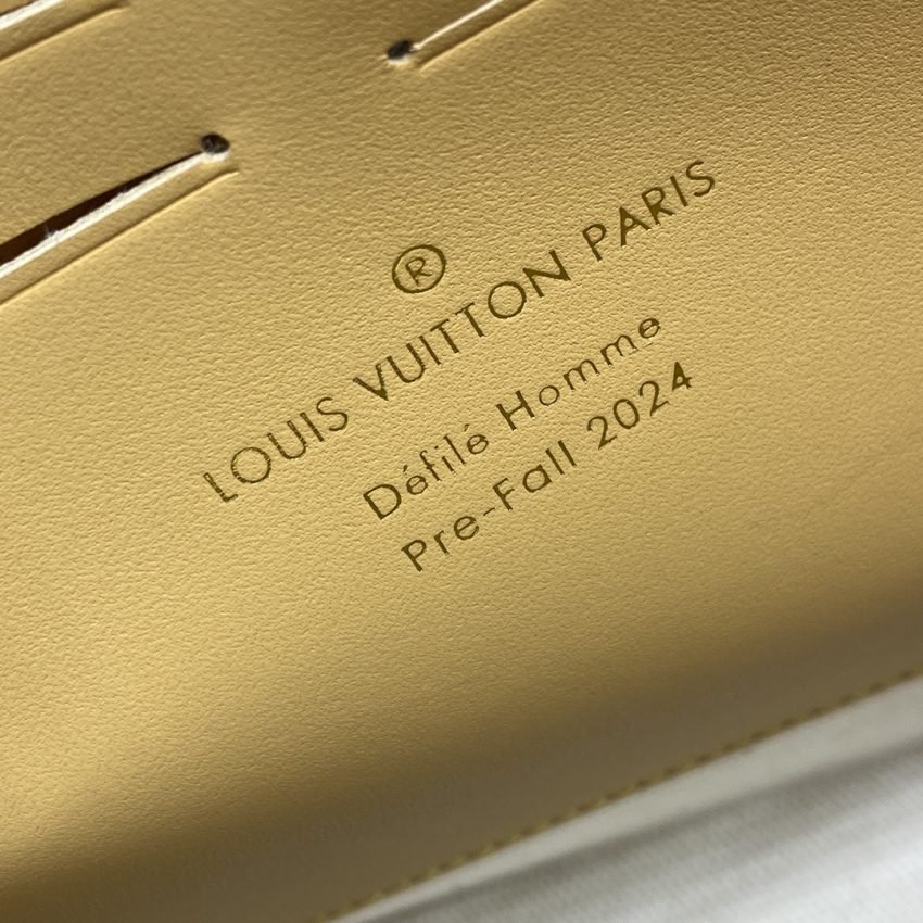 Replica Louis Vuitton Pochette Voyage Denim - Image 8