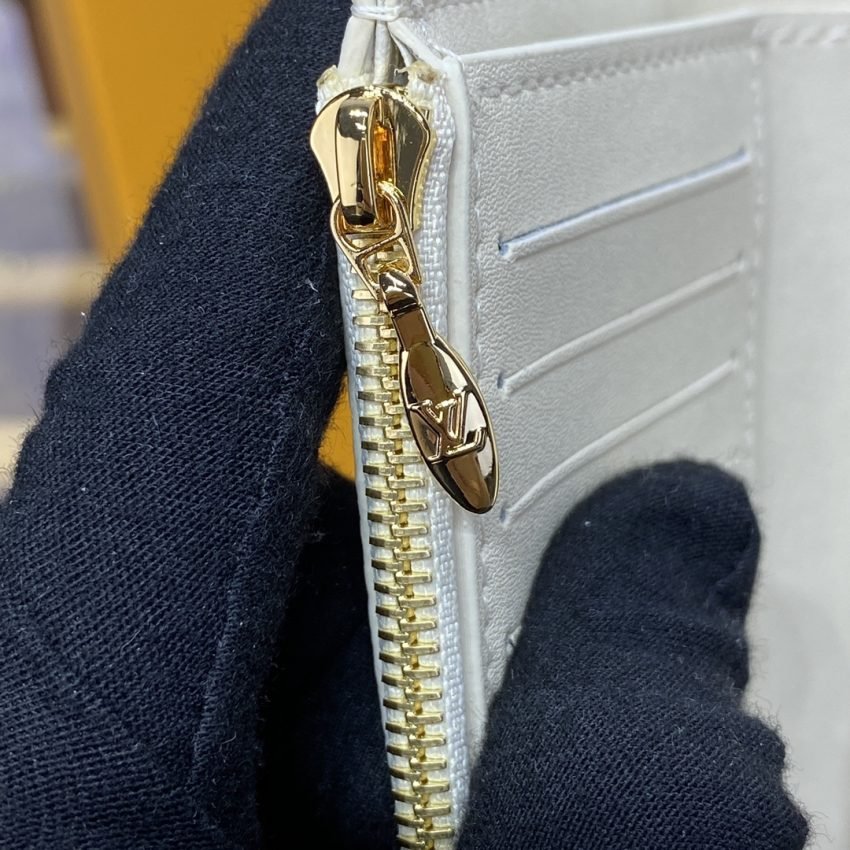 Replica Loius Vuitton Capucines Compact Wallet White - Image 3