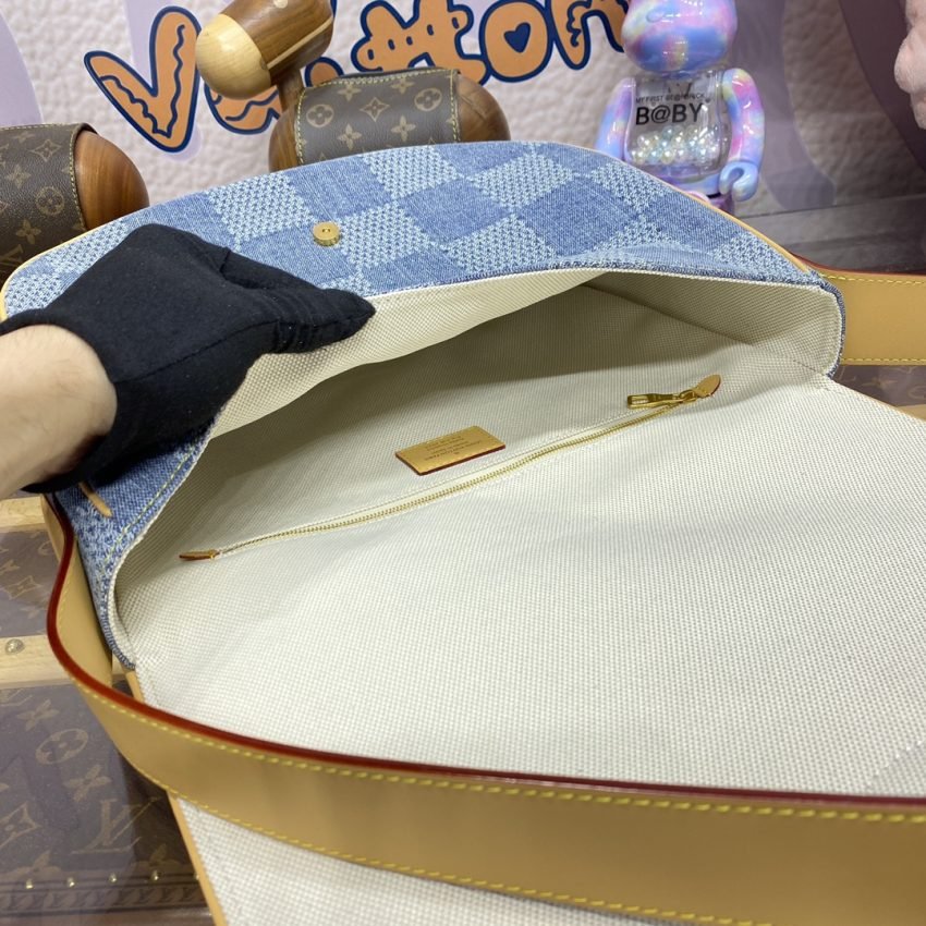 Replica Louis Vuitton Wearable Wallet Denim - Image 3