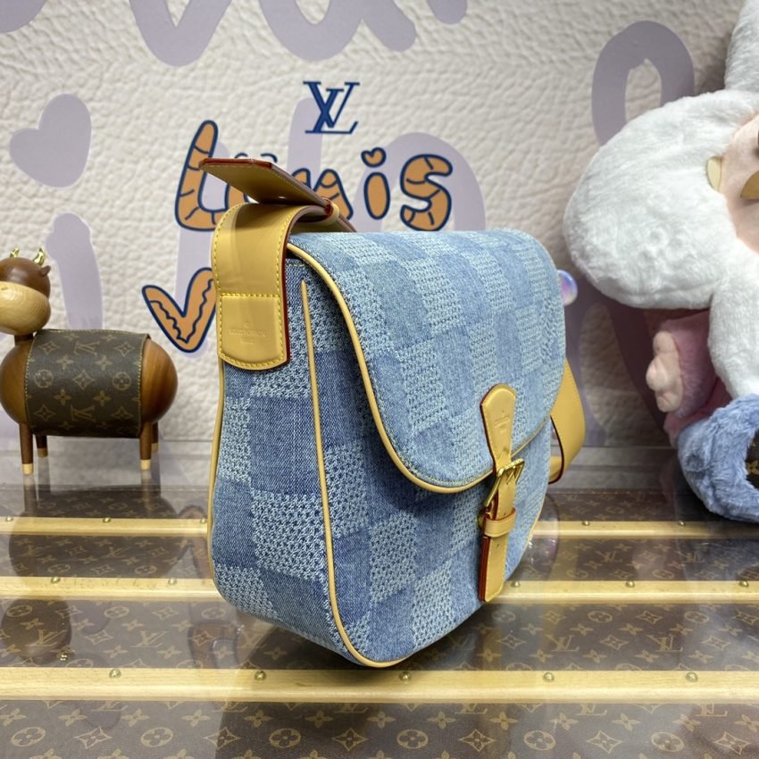 Replica Louis Vuitton Wearable Wallet Denim - Image 5