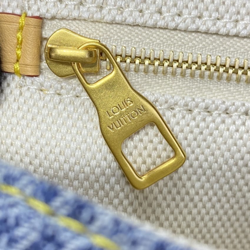 Replica Louis Vuitton Wearable Wallet Denim - Image 6