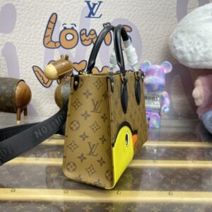 Alternative view of Fake LV Onthego PM Duck