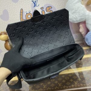 Alternative view of Replica Louis Vuitton S – Cape Messenger Full Black
