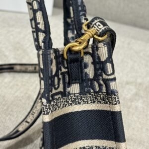 Alternative view of Fake Dior Tote Book Mini Cd