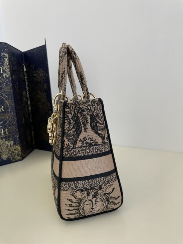 Fake Lady Dior D – Lite Beige Zodiac - Image 4