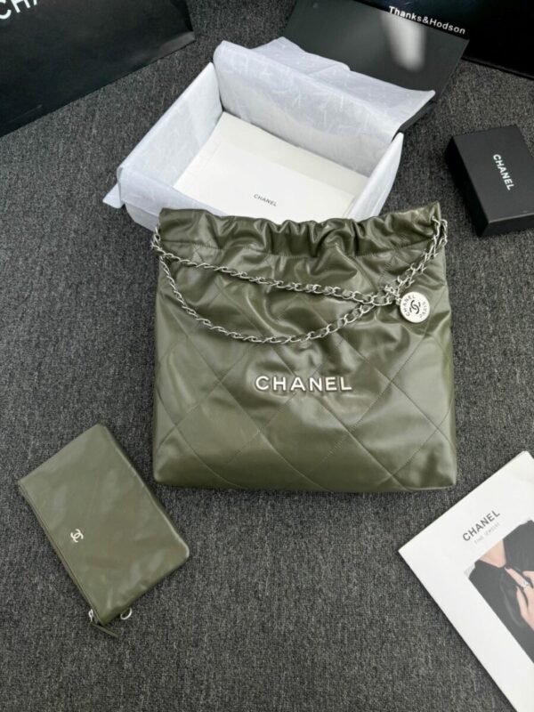 CHANEL 22 Medium Handbag Pink Greed