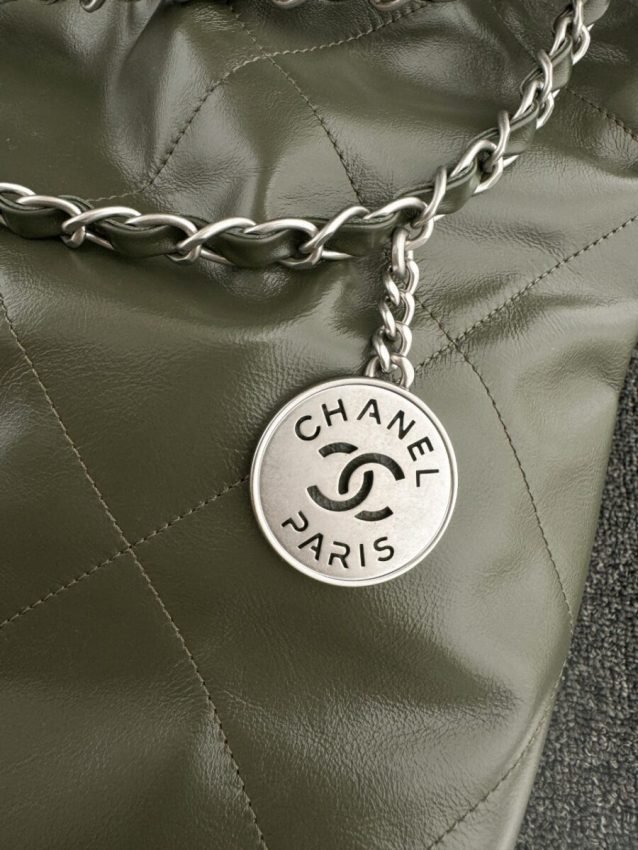 CHANEL 22 Medium Handbag Pink Greed - Image 2