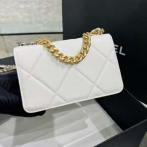 Alternative view of CHANEL 19 Wallet on Chain White